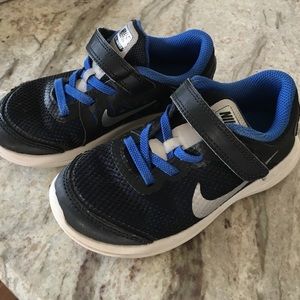 Toddler boys size 10 Nike sneakers